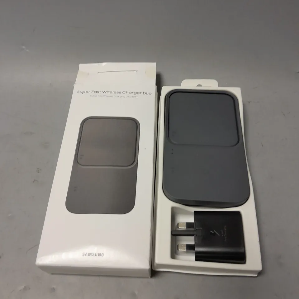 BOXED SAMSUNG SUPER FAST WIRELESS CHARGER DUO