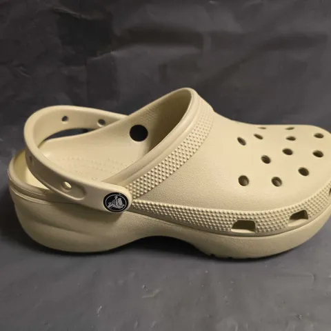 PAIR OF WOMENS CROC CLASSIC PLATFORM CLOGS - UK SIZE 7