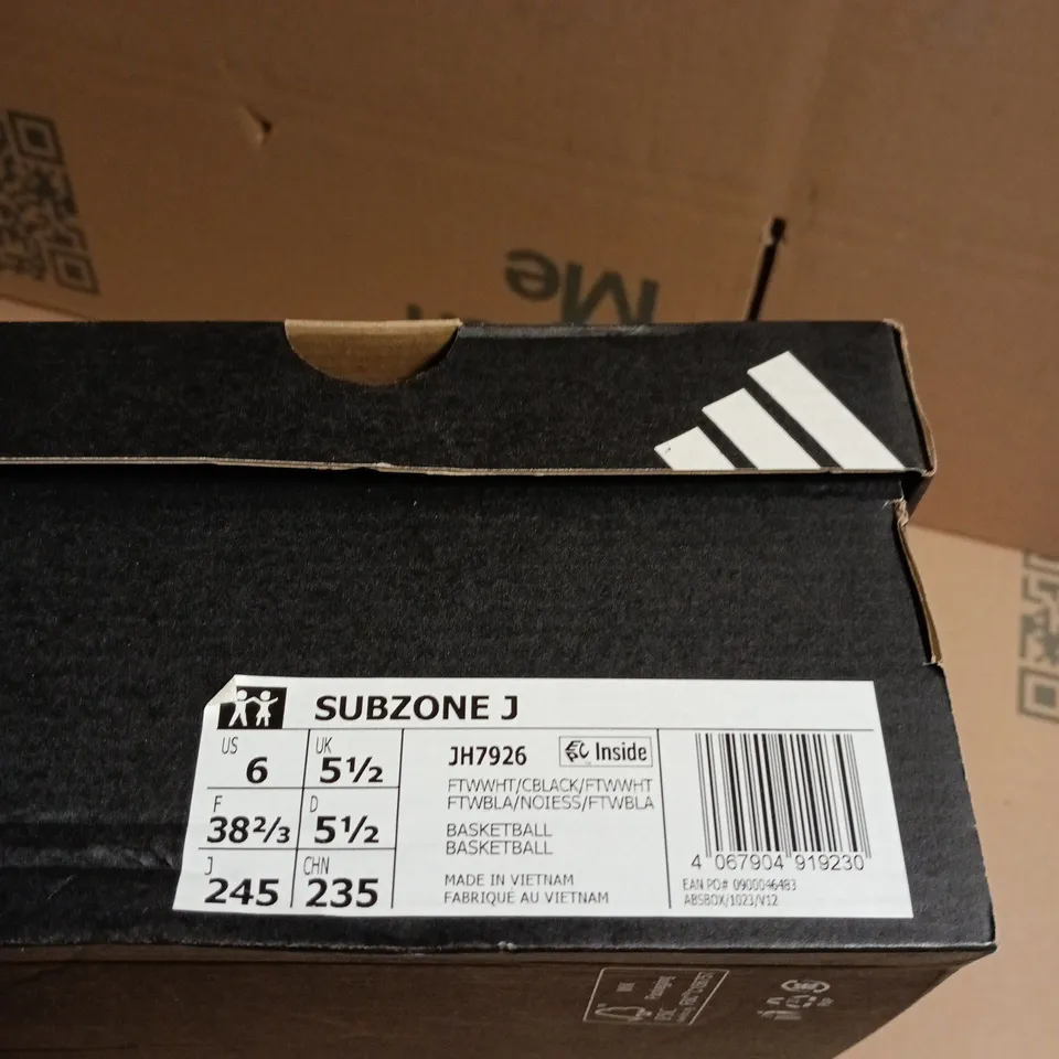 BOXED PAIR OF ADIDAS SUBZONE J BASKETBALL SHOES – WHITE/GREY/BLACK, UK 5.5