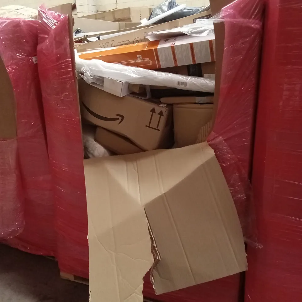 PALLET OF ASSORTED HOUSEHOLD GOODS AND PRODUCTS TO INCLUDE; RETRACTABLE SAFETY GATE, DOOR MAT, GARDEN TOOL ETC