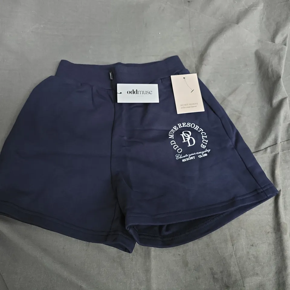 ODD MUSE NAVY SHORTS WITH RESORT CLUB LOGO – MEN’S