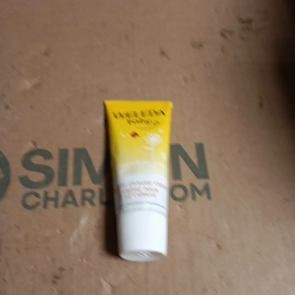 APPROXIMATELY 20 ASSORTED COSMETIC ITEMS INCLUDING WITCH HAZEL , STARFACE PIMPLE PATCHES AND WELEDA BABY NAPPY CHANGING CREAM