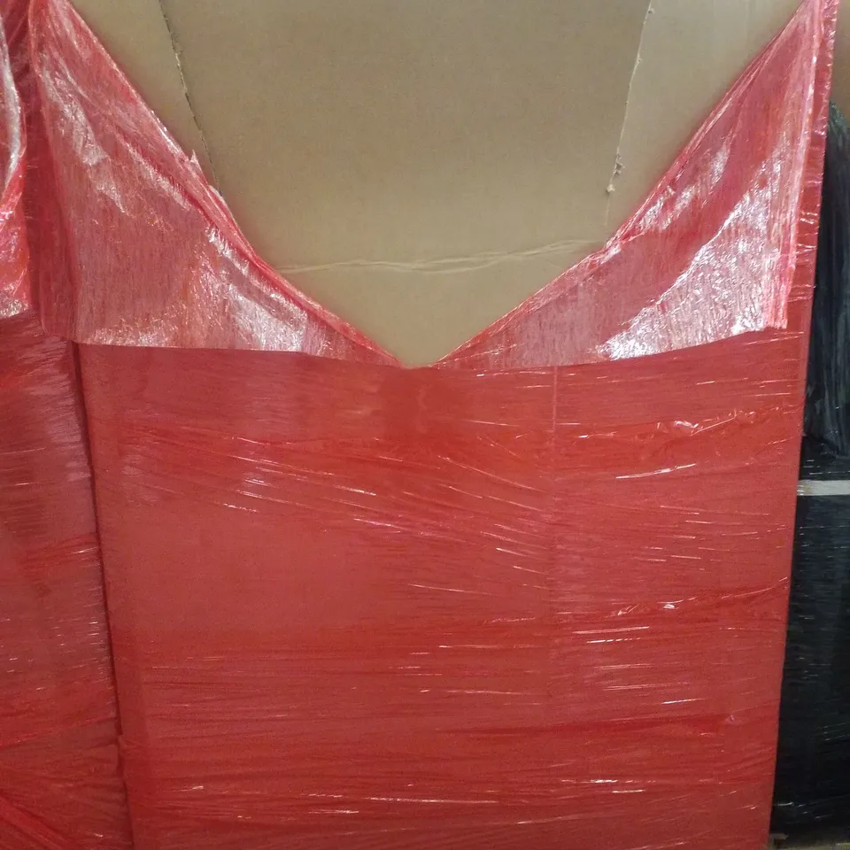 PALLET CONTAINING ASSORTED PRODUCTS INCLUDING CEILING LIGHT FAN, RETRACTABLE SAFTEY GATE,  POP UP TENT, COLLAPSIBLE ADJUSTABLE PET BOWLS & INDOOR ROOM DIVIDER