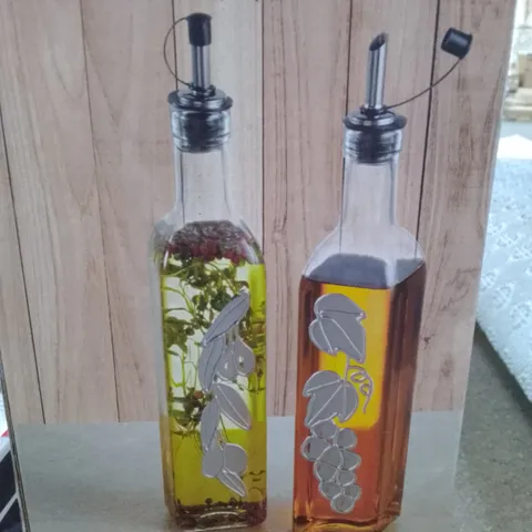 BOXED WORLD OF FLAVOURS ITALIAN LARGE GLASS OIL & VINEGAR SET