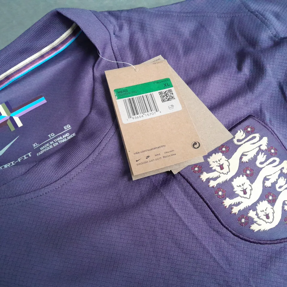 ENGLAND FOOTBALL T-SHIRT IN PURPLE - XL