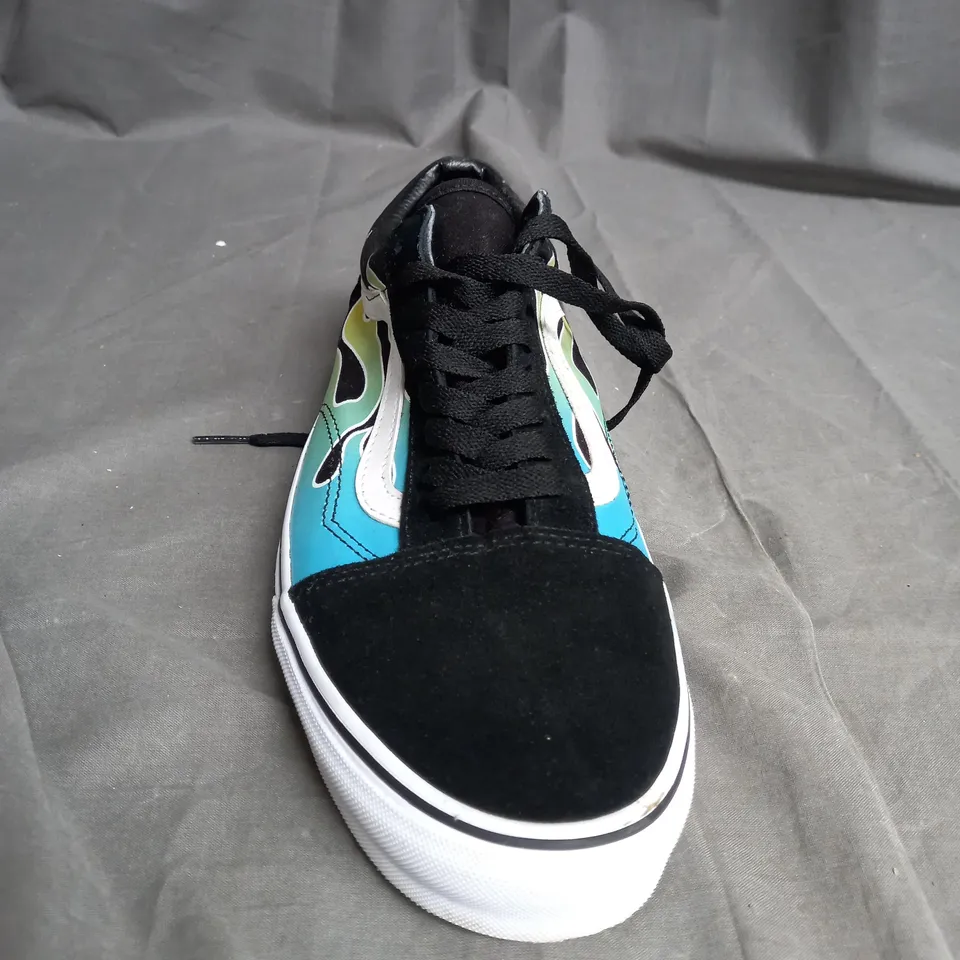 PAIR OF BLACK VANS WITH FIRE DESIGN SIZE 9.5