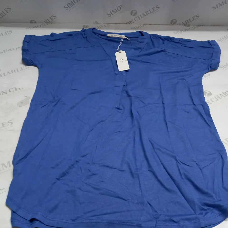 LARGE QUANTITY OF ASSORTED CLOTHING ITEMS TO INCLUDE - MAISON DE NIMES - EMELIA