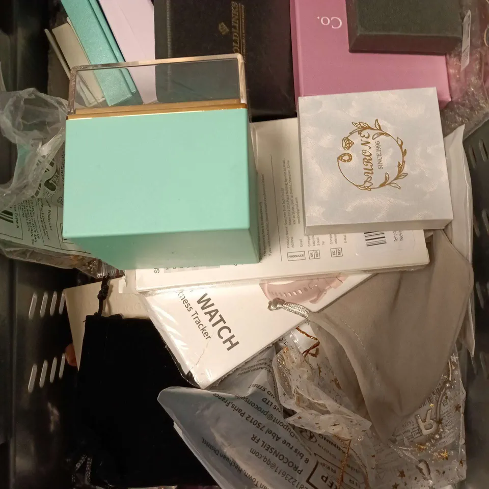 APPROXIMATELY 15 ASSORTED JEWELLERY PRODUCTS TO INCLUDE EARRINGS, WATCH, BRACELETS ETC 