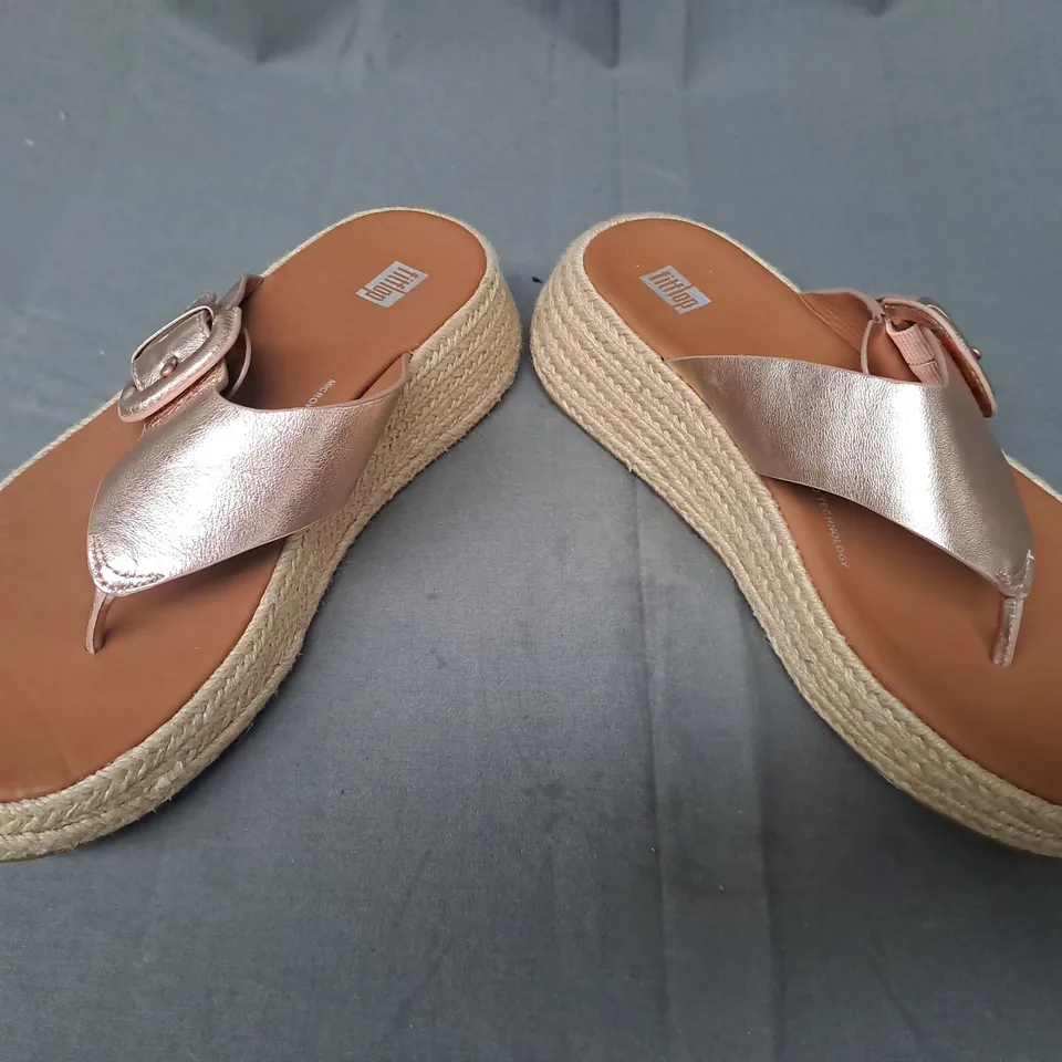PAIR OF FITFLOP TOE-POST WEDGE SANDALS IN METALLIC ROSE GOLD UK SIZE 5.5