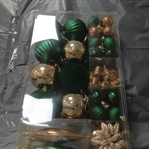 GINGERBREAD BUMPER PACK OF 50 BAUBLES - GREEN/ GOLD