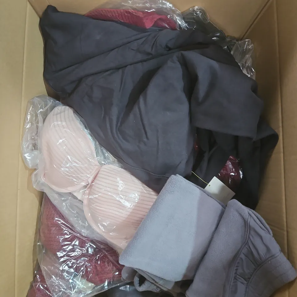 APPROXIMATELY 25 ASSORTED CLOTHING PRODUCTS IN VARIOUS STYLES & SIZES TO INCLUDE TOPS, JUMPERS, PANTS ETC