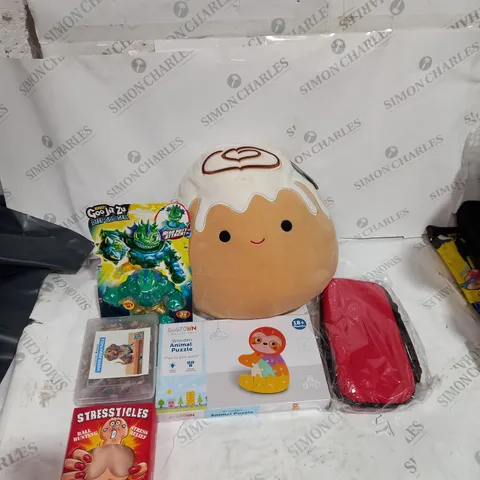 BOX OF ASSORTED TOYS TO INCLUDE TEDDIES, PUZZLES, STRESS BALL ETC