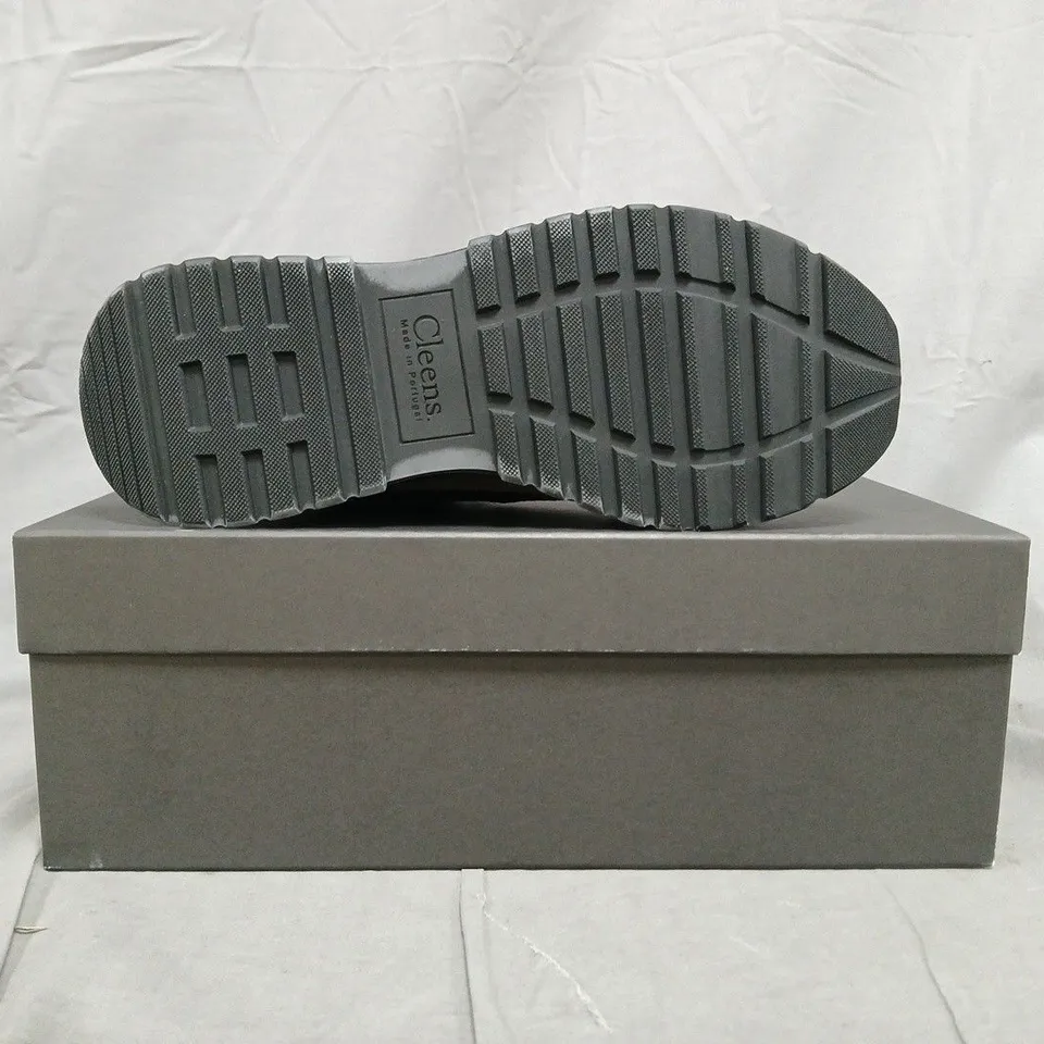 BOXED PAIR OF CLEENS ESSENTIAL RUNNER EVO TRAINERS IN OBSIDIAN SIZE UK 6