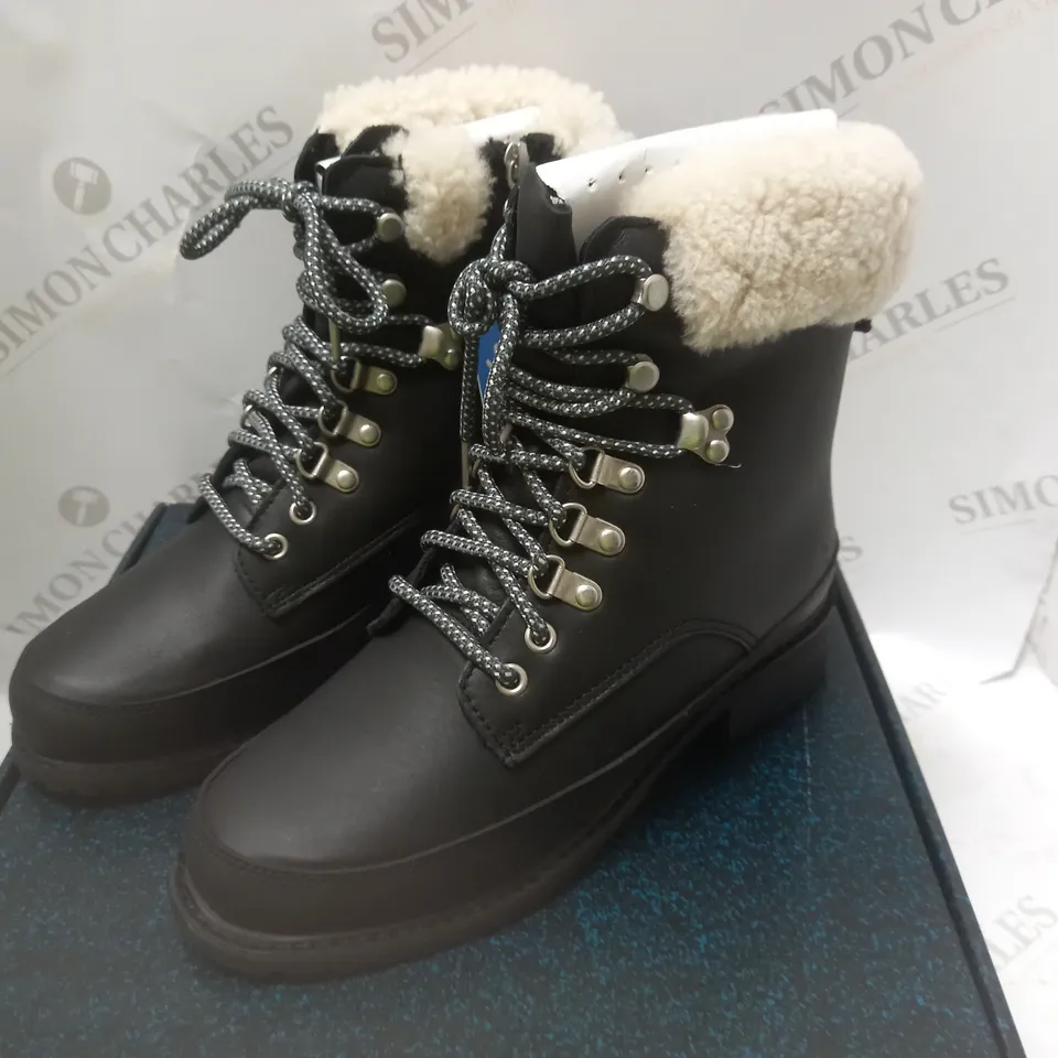 BOXED OKAB BLACK WATERPROOF BOOT - SIZE 7