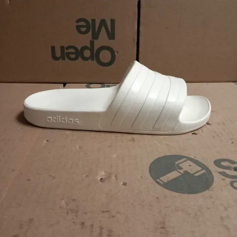 ADIDAS ADILETTE AQUA SLIDERS WHITE SIZE 6