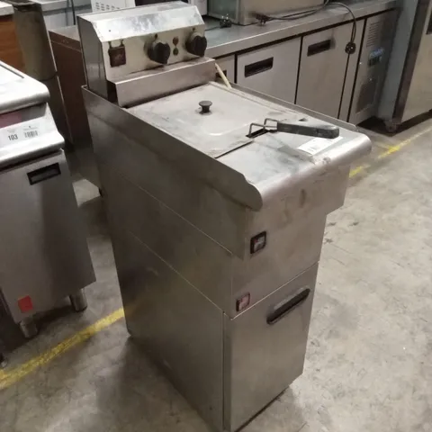 PARRY A89777 SINGLE TANK ELECTRIC FRYER ON PEDESTAL