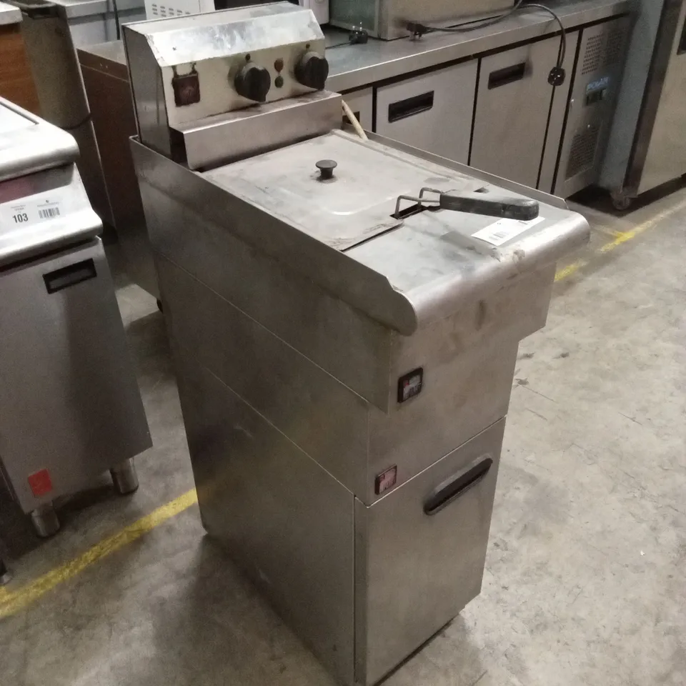 PARRY A89777 SINGLE TANK ELECTRIC FRYER ON PEDESTAL