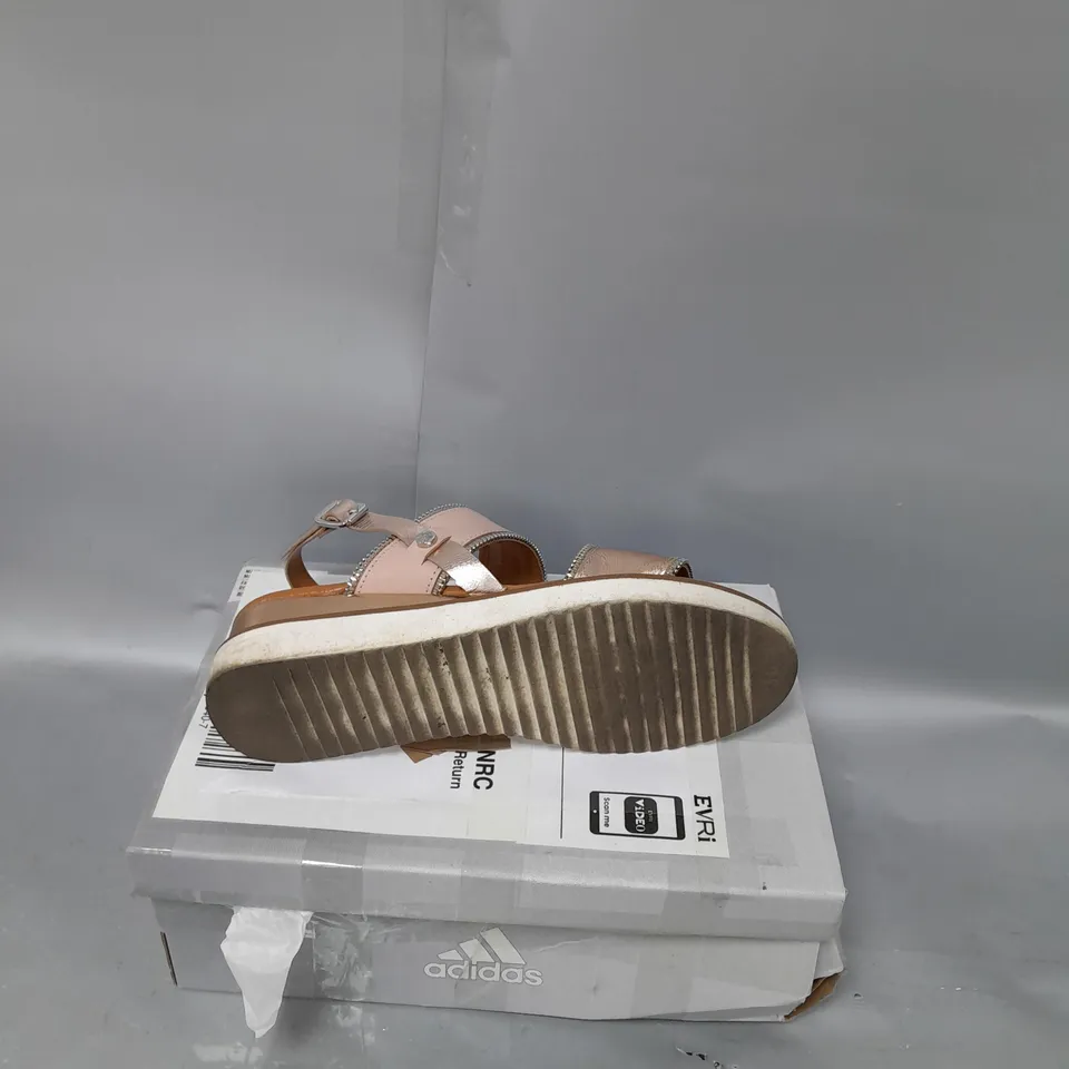 MODA IN PELLE PRUDIE SANDAL - SIZE 5