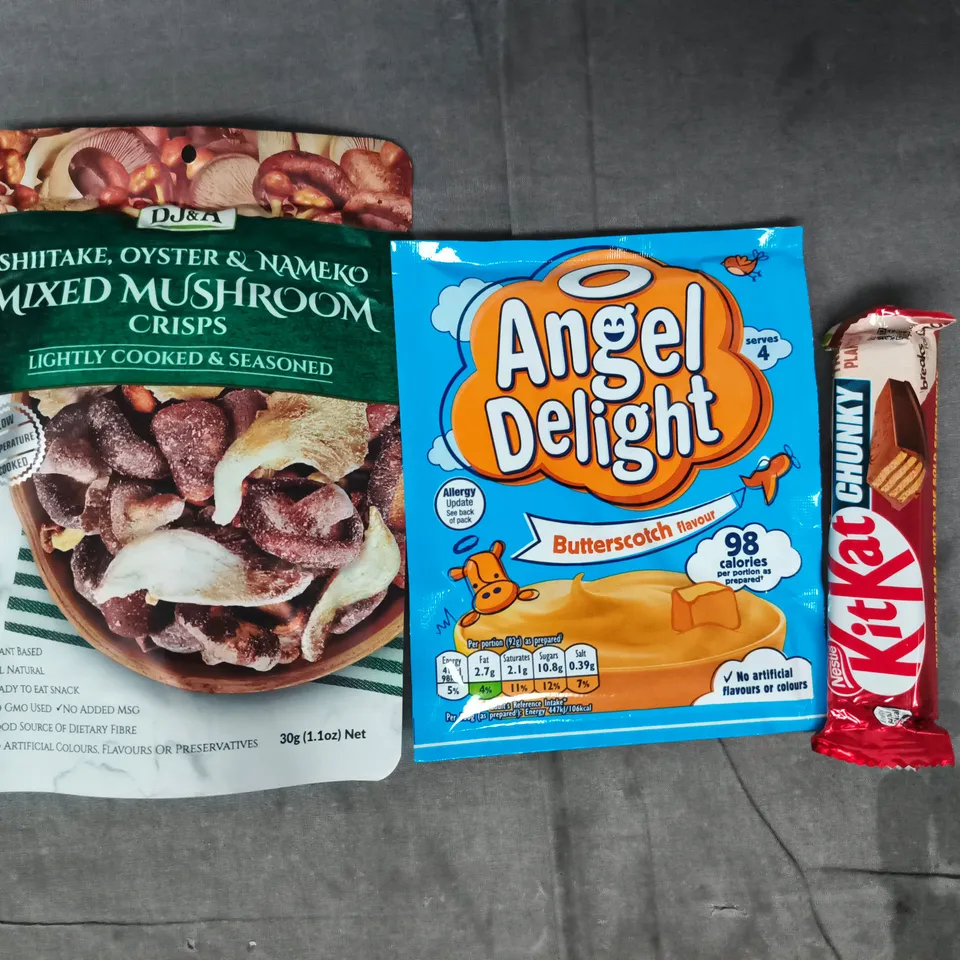 APPROXIMATELY 10 ASSORTED FOOD AND DRINK ITEMS TO INCLUDE MUSHROOM CRISPS, ANGEL DELIGHT, KIT KAT CHUNKY, ETC