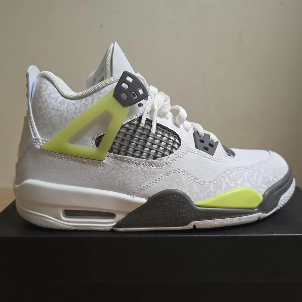BOXED PAIR OF AIR JORDAN 4 RETRO GS – WHITE/LEMON TWIST, UK 6 YOUTH (SIZE 6Y)
