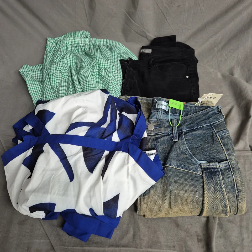 BOX OF APPROXIMATELY 20 ASSORTED CLOTHING ITEMS TO INCLUDE DRESS, SKIRT, TROUSERS, ETC
