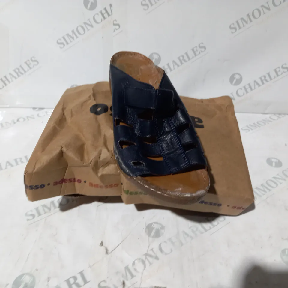 BOXED PAIR OF ADESSO FRANCES MULES IN NAVY UK SIZE 4