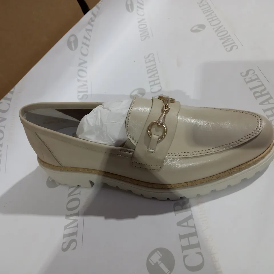 RIEKER BEIGE LOAFER SIZE 5 
