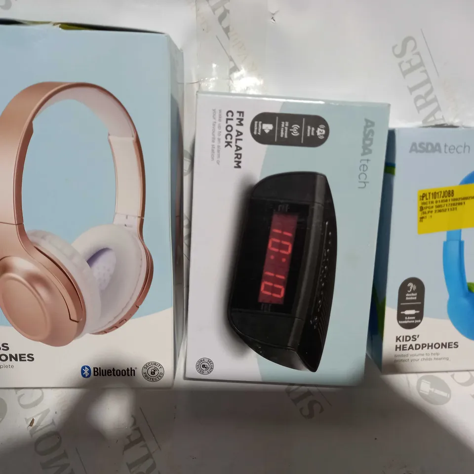 LOT OF APPROXIMATELY 5 ASSORTED HOUSEHOLD ITEMS TO INCLUDE ASDA TECH WIRELESS HEADPHONES, ASDA TECH FM ALARM CLOCK, ASDA TECH KIDS HEADPHONES, ETC