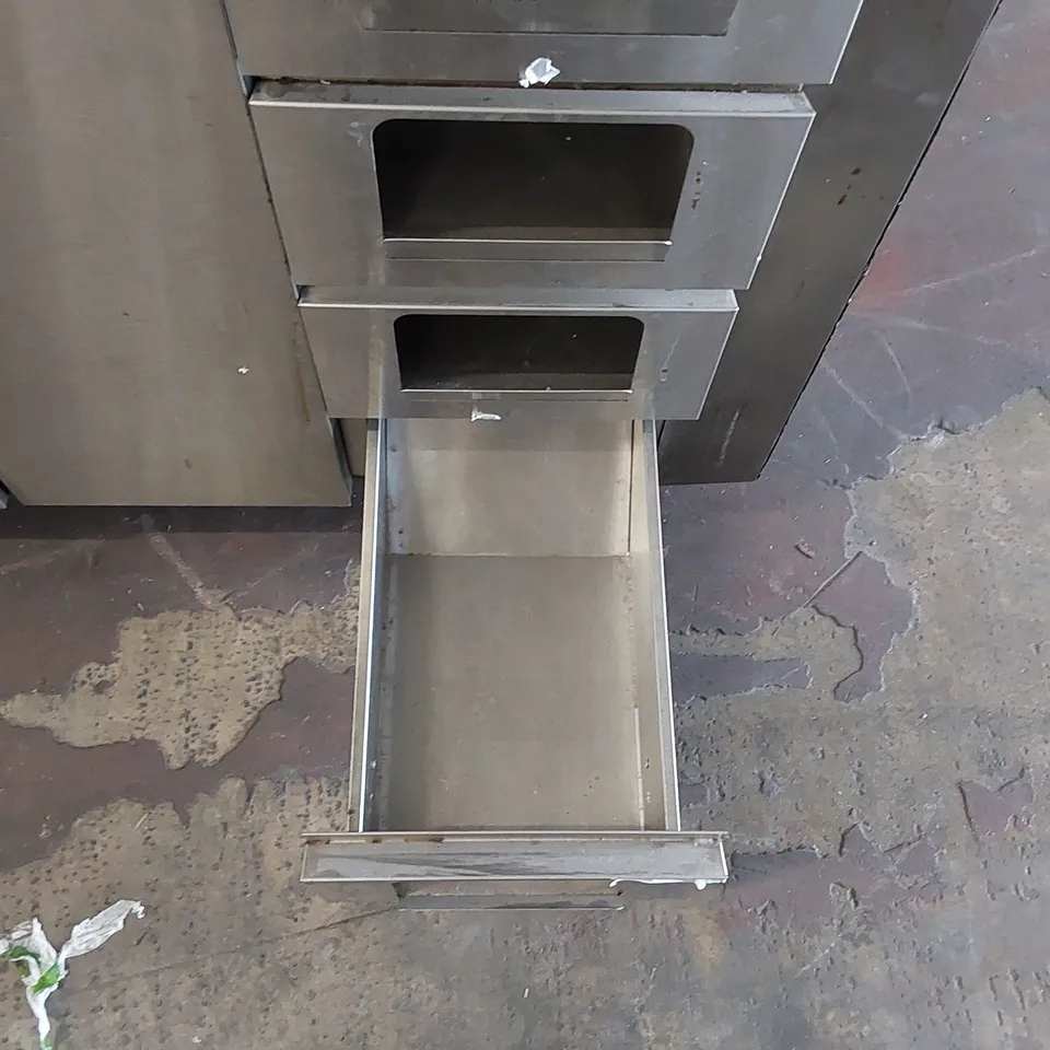 VIZU STAINLESS STEEL COMMERCIAL KITCHEN PREP STATION 