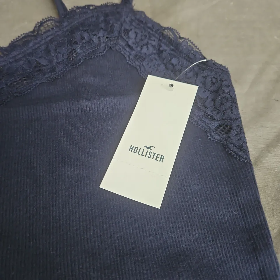 HOLLISTER SET OF 2 LACE TRIM CAMI TOPS – NAVY & WHITE, SIZE L