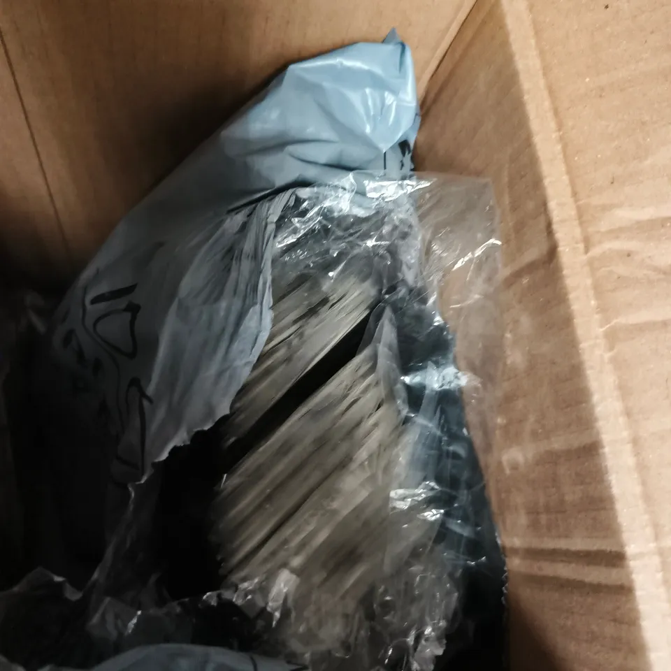 BOX OF APPROXIMATELY 100 VALET BAY CAR AIR FRESHENER