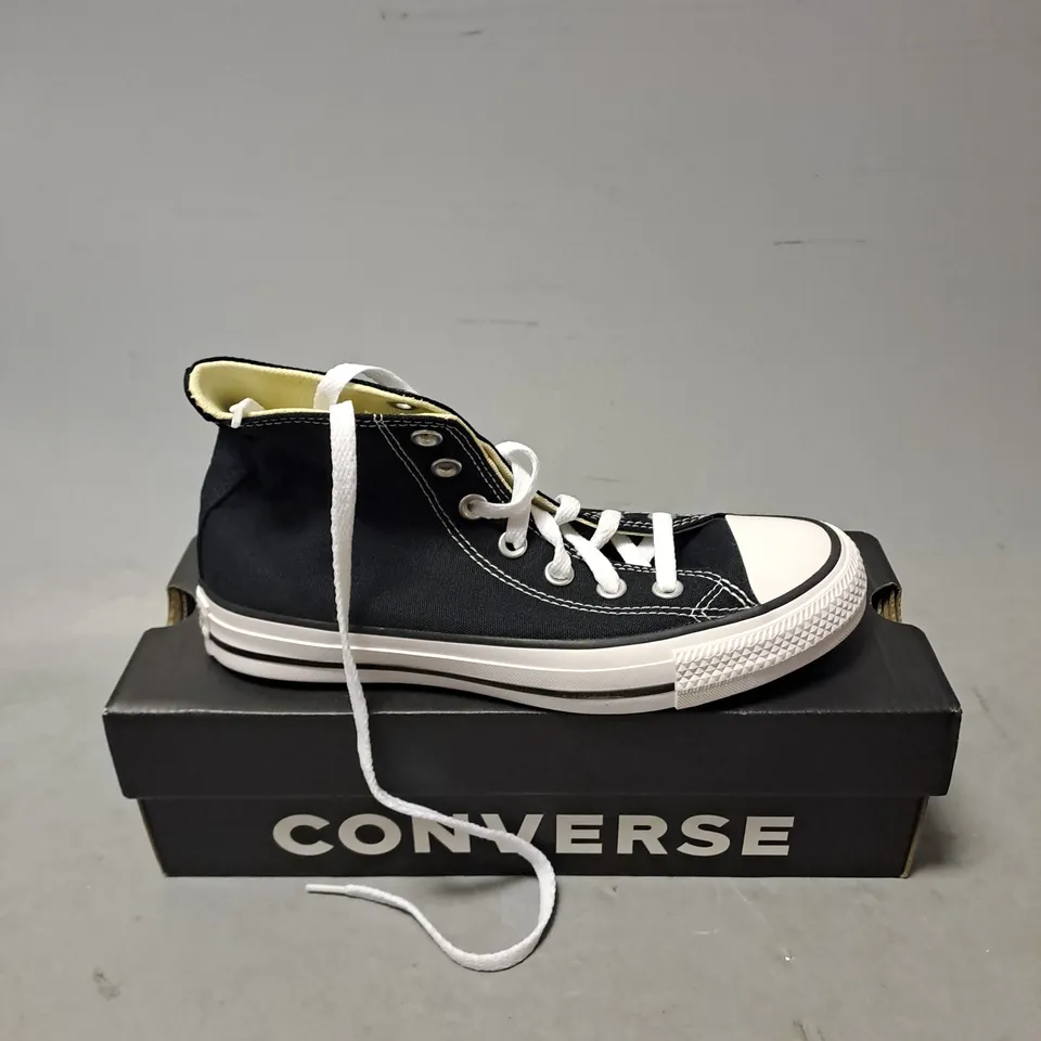 BOXED PAIR OF CONVERS CHUCK ALL STAR SHOES IN BLACK/WHITE SIZE M4.5/W6.5