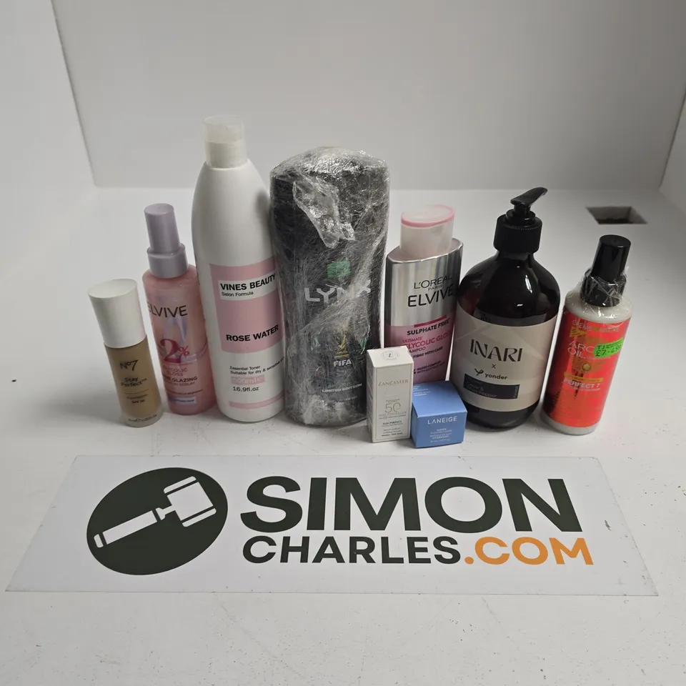 APPROXIMATELY 20 ASSORTED HEALTH & BEAUTY PRODUCTS TO INCLUDE VINES BEAUTY ROSE WATER, LOREAL ELVIVE LEAVE-IN SERUM, NO7 FOUNDATION, ETC - COLLECTION ONLY