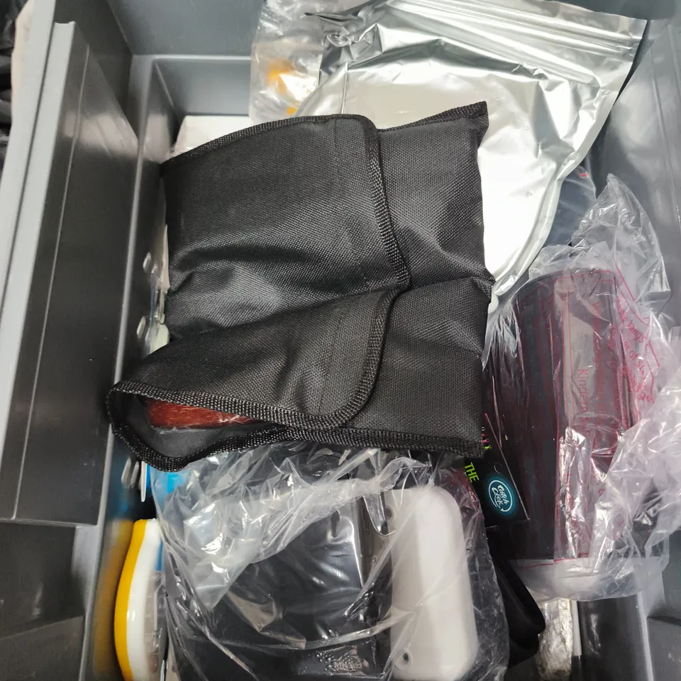 TOTE OF APPROXIMATELY 15 ASSORTED TOOLS TO INCLUDE STANLEY UTILITY KNIFE, SECURITY STAMP AND A FISHING LURE