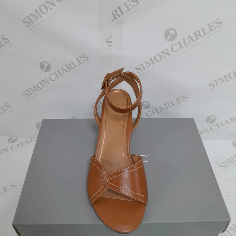 BOXED PAIR OF VIONIC TAN BLOCK HEELS SIZE UNSPECIFIED 
