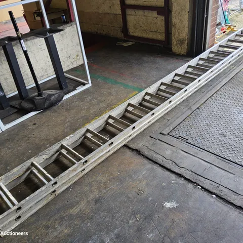 ABRU 8.25M EXTENDING ALUMINIUM LADDERS