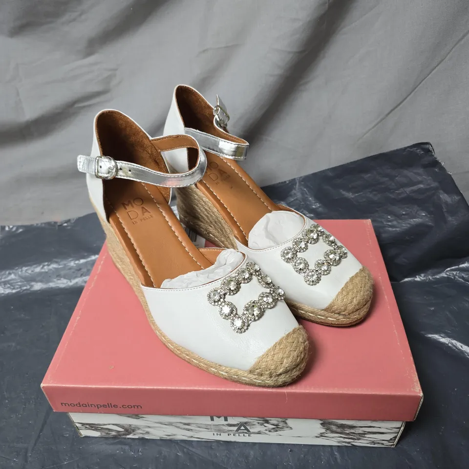 MODA IN PELLE WHITE ESPADRILLE WEDGE SANDALS WITH CRYSTAL BUCKLE SIZE 41