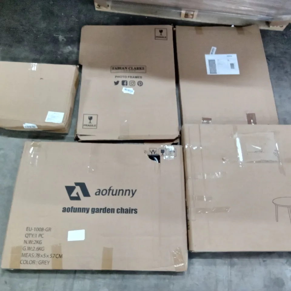 PALLET OF ASSORTED ITEMS INCLUDING FABIAN CLARKE PHOTO FRAMES, AOFUNNY GARDEN CHAIRS, HALLOWEEN WREATH, 3 LEGGED STOOL, CASA CHIC PHOTO FRAMES, BONSEN KITCHEN AIR FRYER 