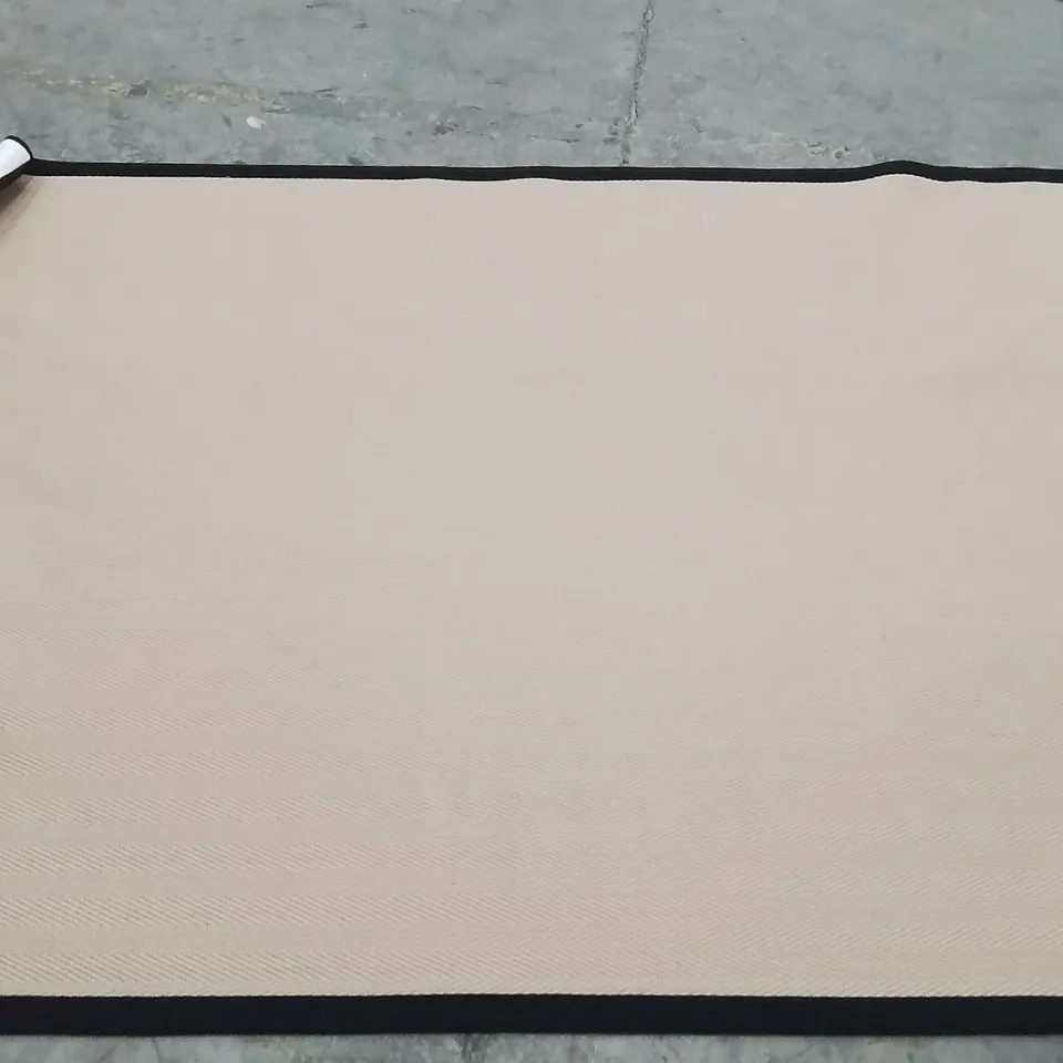 QUALITY DESIGNER AREA RUG - APPROXIMATELY 280CM X 200CM - NATURAL 