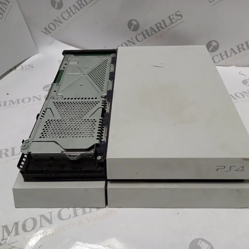 SONY PLAYSTATION 4 GAMES CONSOLE IN WHITE