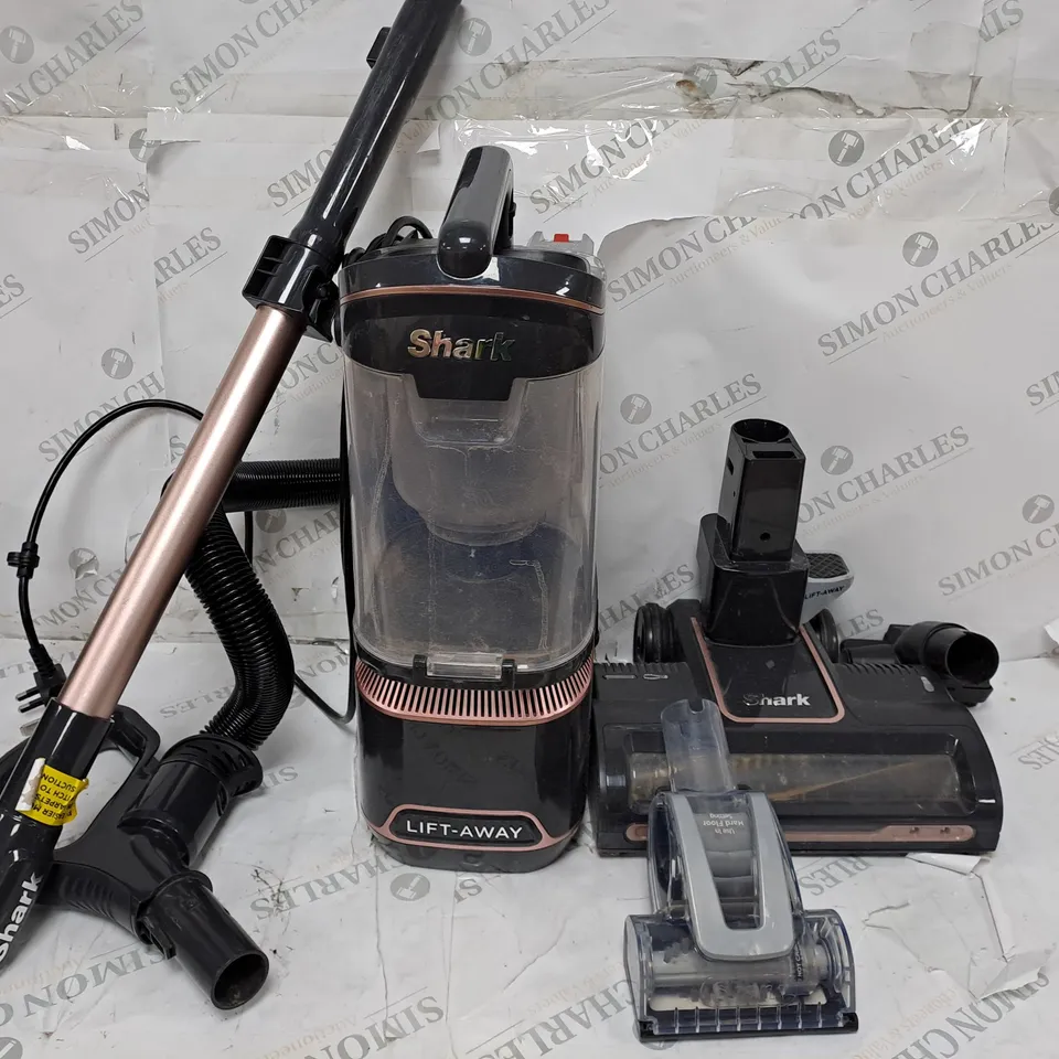 SHARK ANTI HAIR WRAP UPRIGHT PET-HAIR VACUUM