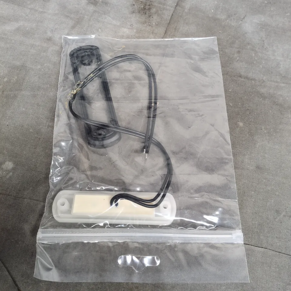 APPROXIMATELY 60 VENTA  SM189 SERIES LED FRONT MARKER LIGHTS 