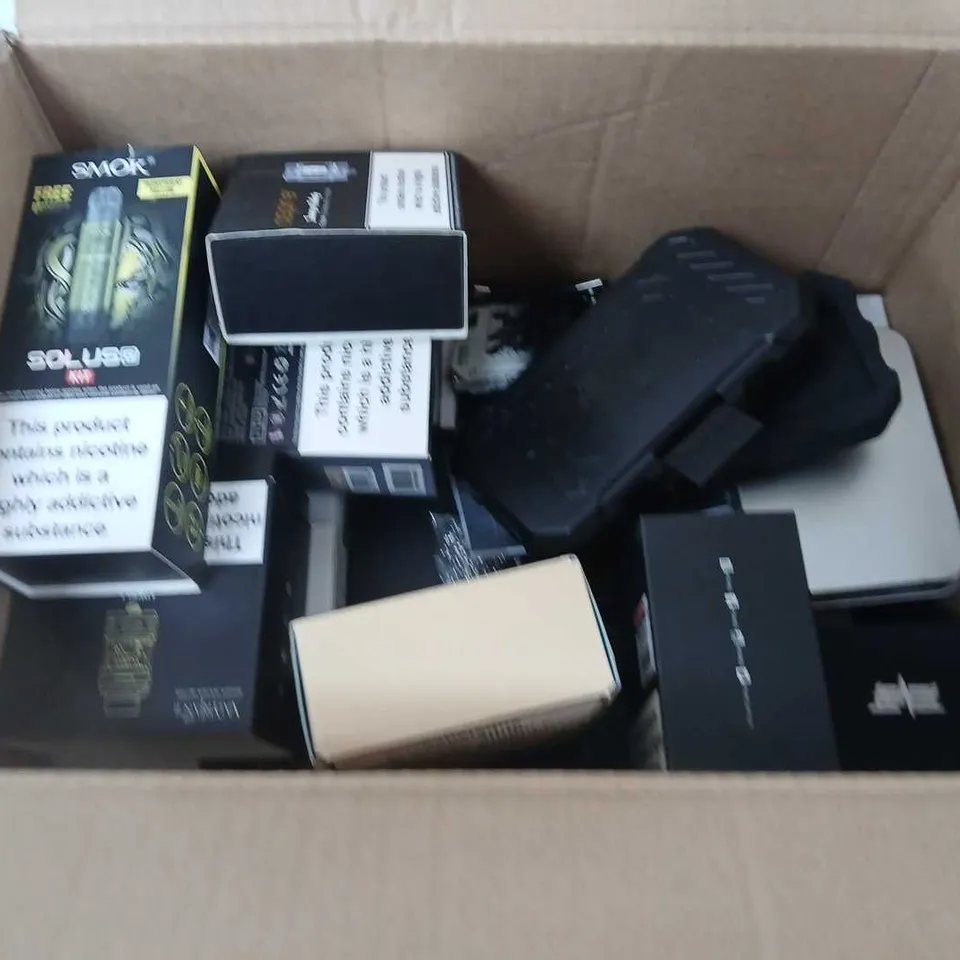 BOX OF APPROXIMATELY 35 ASSORTED E-CIGARETTES AND COMPONENTS TO INCLUDE: VAPORESSO LUXE 80 S DEVICE KIT 