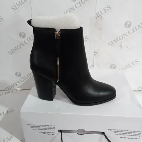 BOXED PAIR OF ALDO BLACK BOOTS SIZE 5