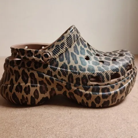CROCS LEOPARD PRINT CLOGS – UNBOXED - SIZE 7