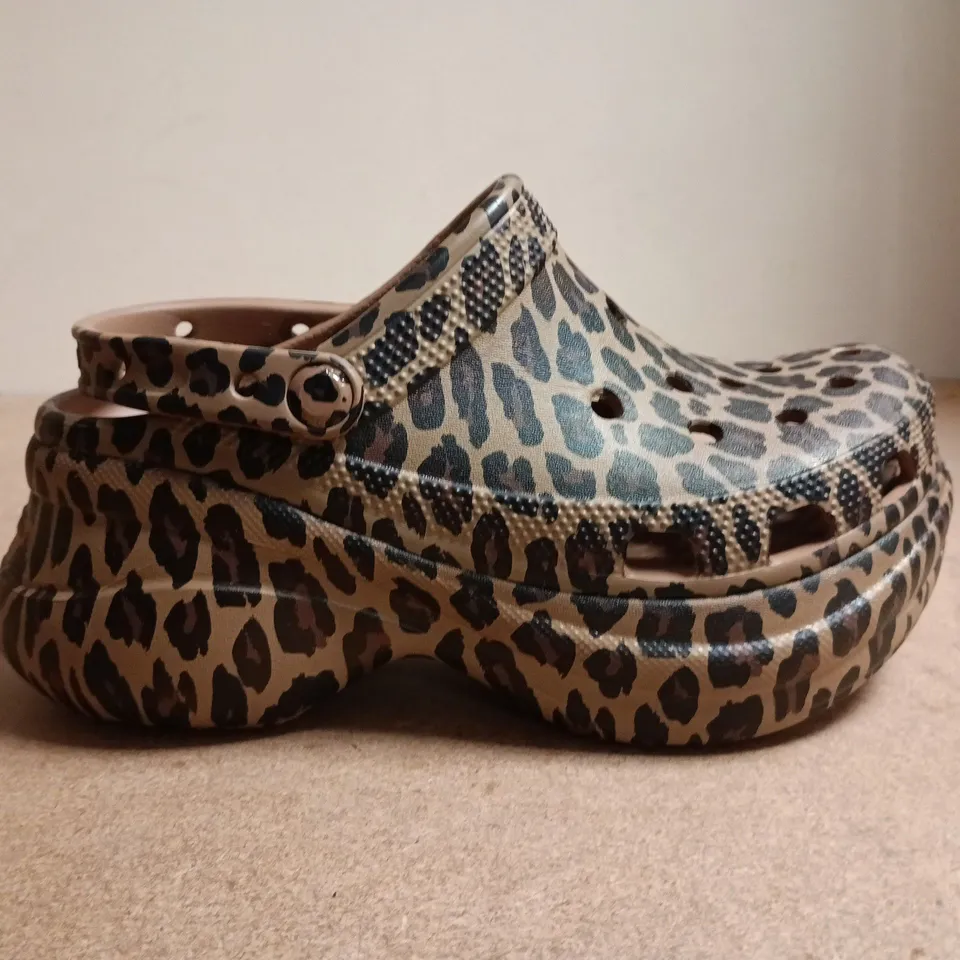 CROCS LEOPARD PRINT CLOGS – UNBOXED - SIZE 7