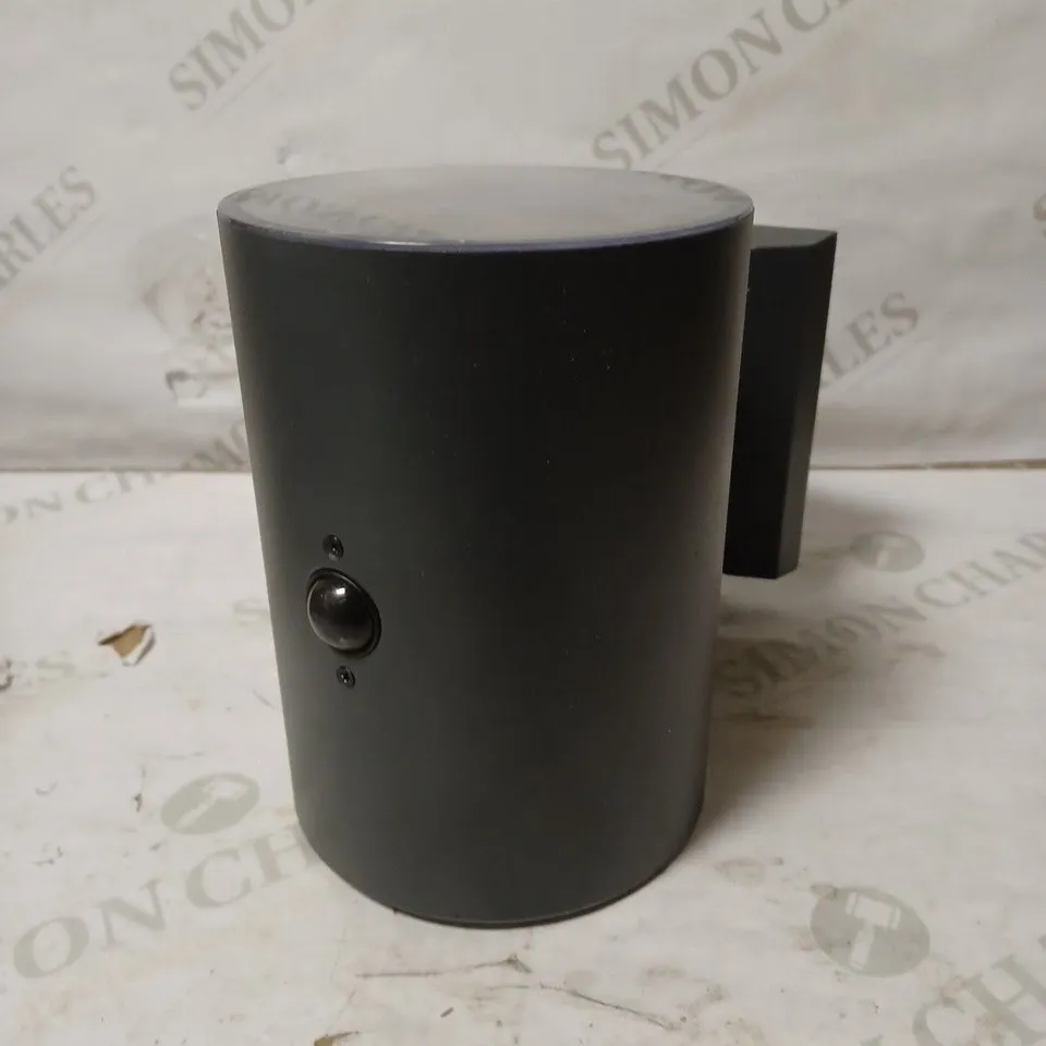 GRANTHAM UP & DOWN OUTDOOR SOLAR POWERED WALL LIGHT