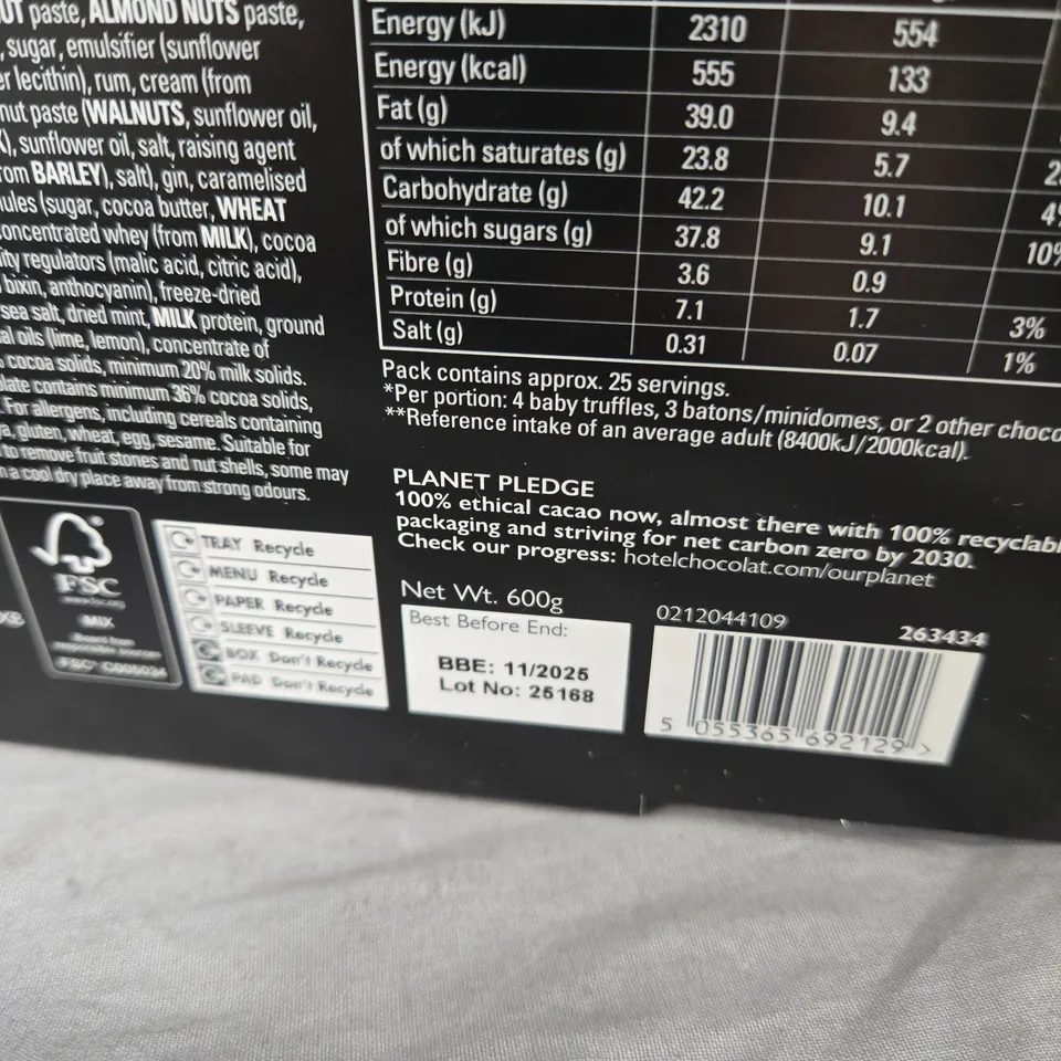 BOXED HOTEL CHOCOLAT THE CABINET CLASSIC 600G GIFT BOX