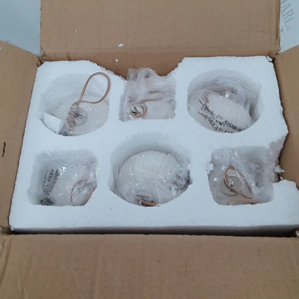 WHITE DECORATIVE 6X BAUBLES 