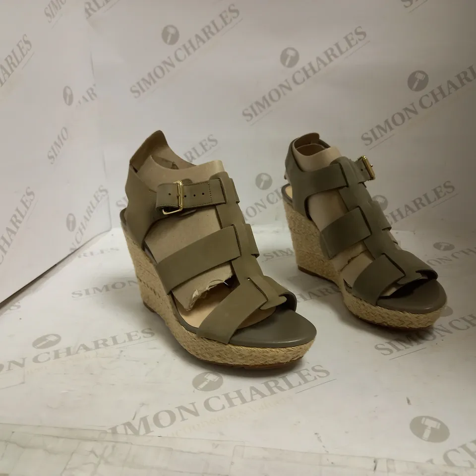 CLARKS MARITSA 95 SANDALS BEIGE UK 4 1/2